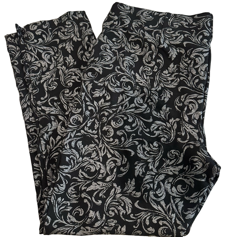 Chico’s Elegant Black And Silver Patterned Crop A… - image 1